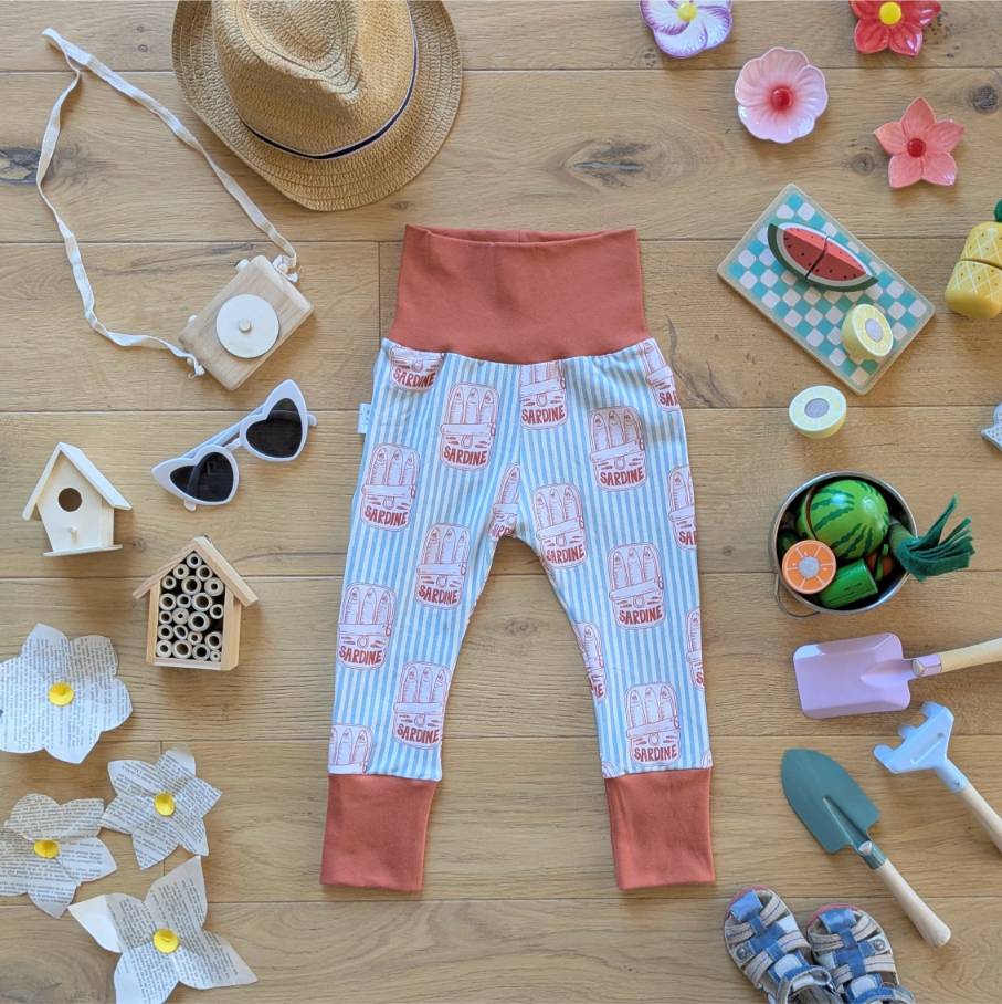 Pantalon évolutif en coton biologique. Idéal pour les enfants.